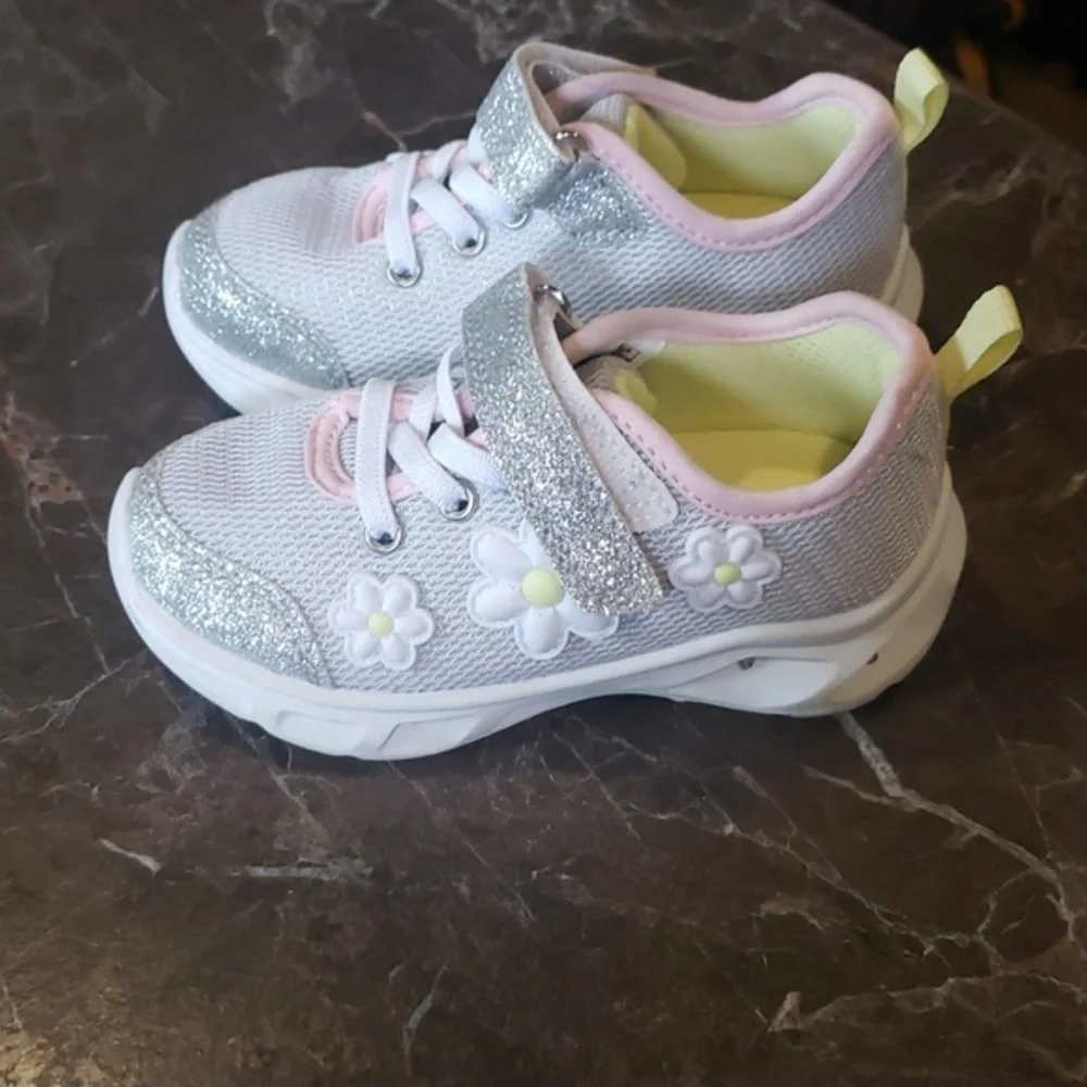 Carters Light‎ Up Velcro Sneakers Size 7M